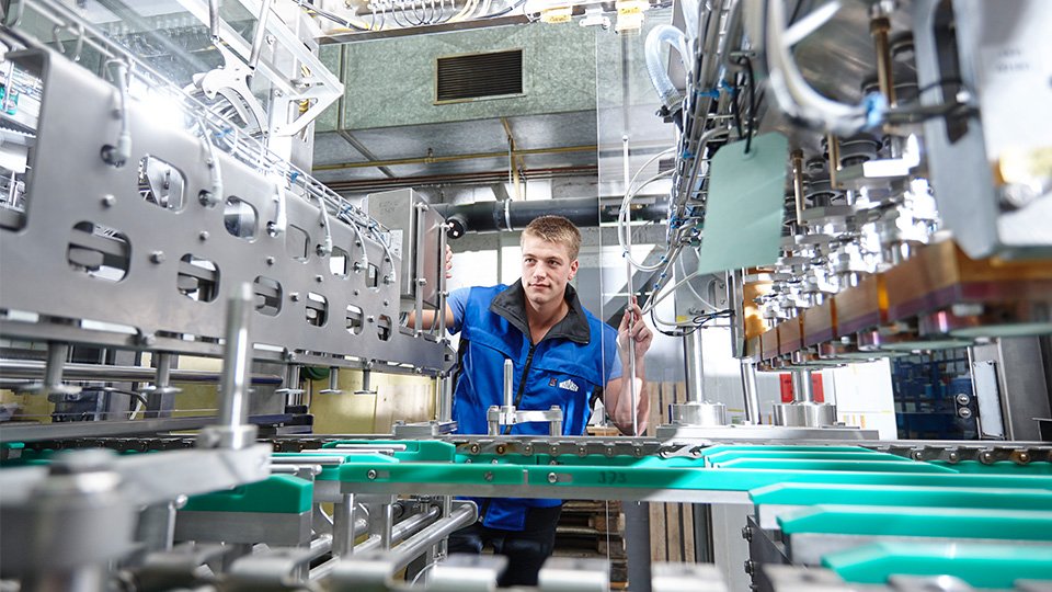 Men working at a filling and packaging machine