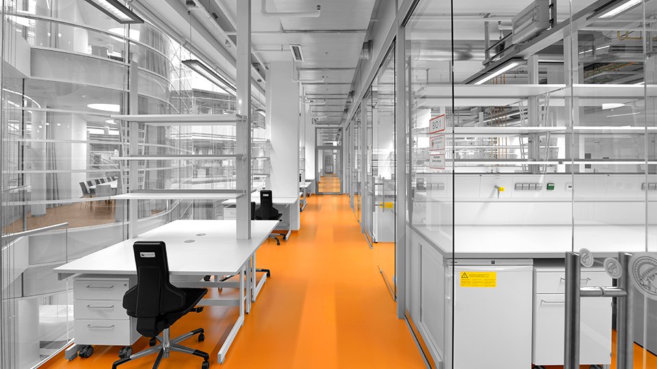 Lab benches as key components of modular lab furniture