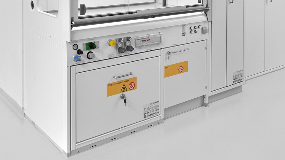 Supply and waste disposal systems as part of modular laboratory furniture